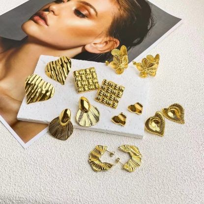 Picture of Minimal-lux 18K gold vacuum-plated stainless hoops, Euro-Ins influencer style